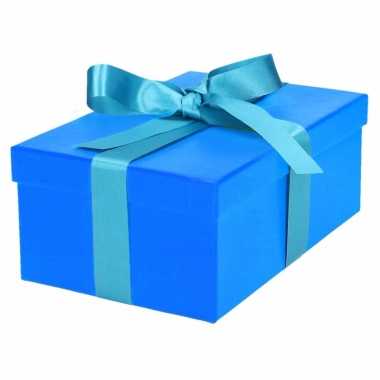 Kerst cadeautje blauw met lichtblauwe strik 21 cm