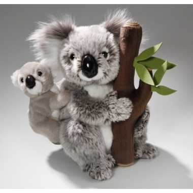 Knuffel koala met baby en boomstam 25 cm