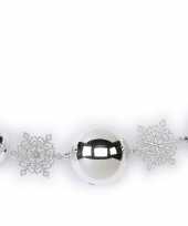 Feest 1x zilveren decoratie slingers met kerstballen en sneeuwvlokken 116 cm