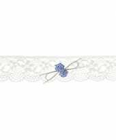 Feest bruids kousenband met blauwe roosjes