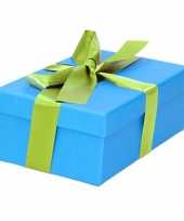 Feest kerst cadeautje blauw met lichtgroene strik 15 cm