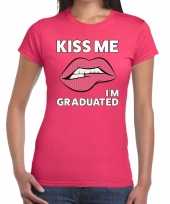 Feest kiss me i am graduated t-shirt roze dames