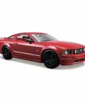 Feest modelauto ford mustang gt 2006 rood schaal 1 24 20 x 8 x 5 cm