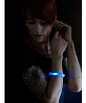 Feest toppers 2x blauwe led licht wikkel armbanden voor volwassenen