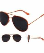Feest zonnebril neon oranje met zwarte glazen voor volwassenen
