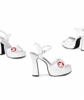 Feest zuster hakken met rood kruis